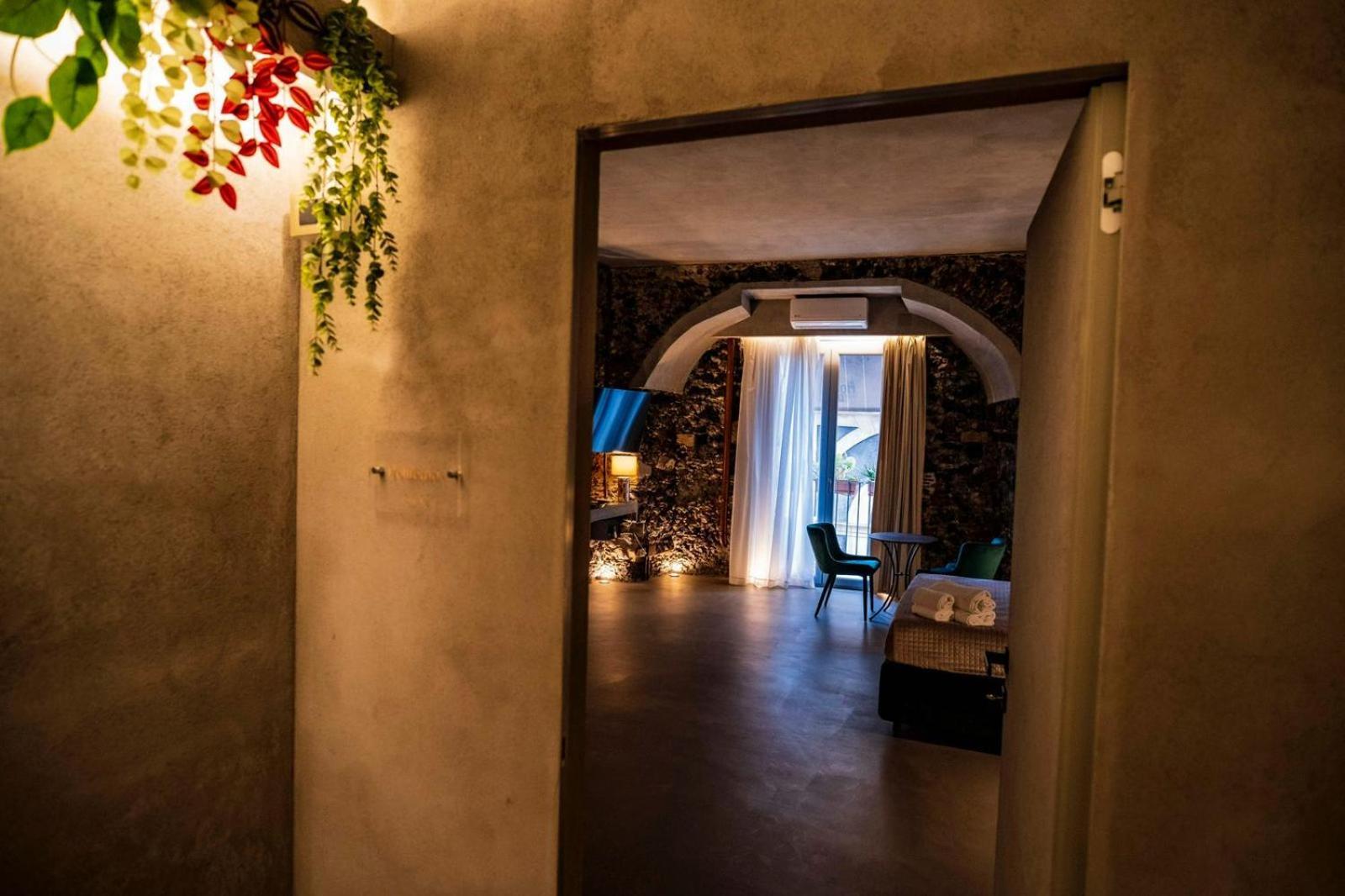 Charme Catania Central Suites Экстерьер фото
